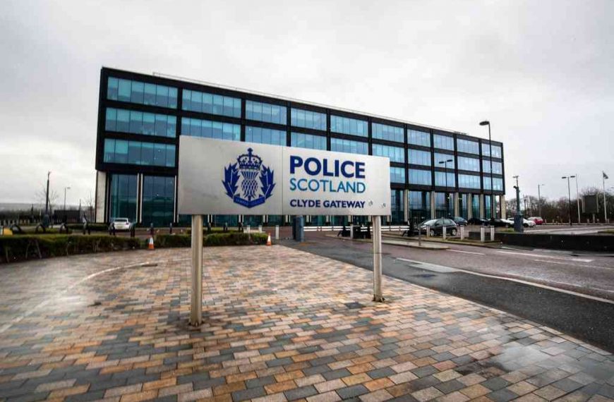 Scotland Yard officers suspended amid London police fraud investigation
