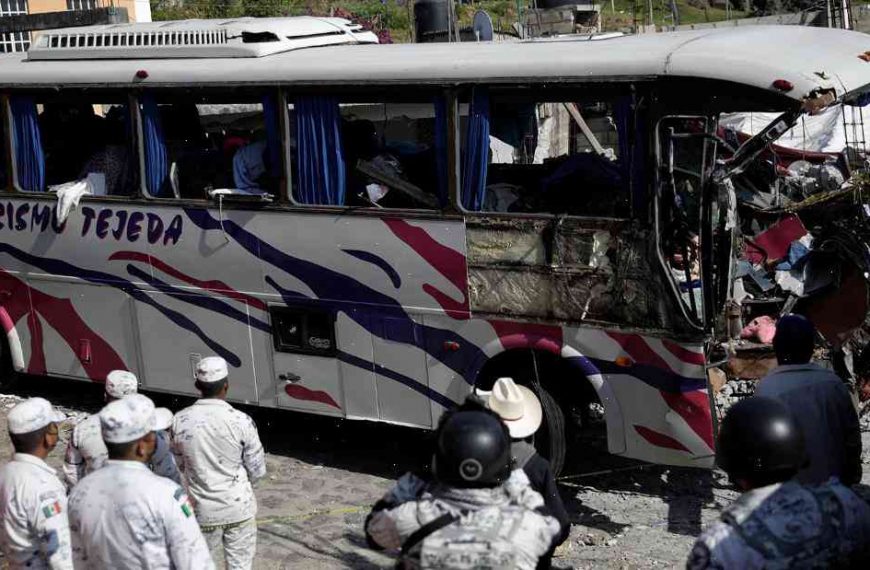 More than a dozen killed as bus overturns in central Mexico
