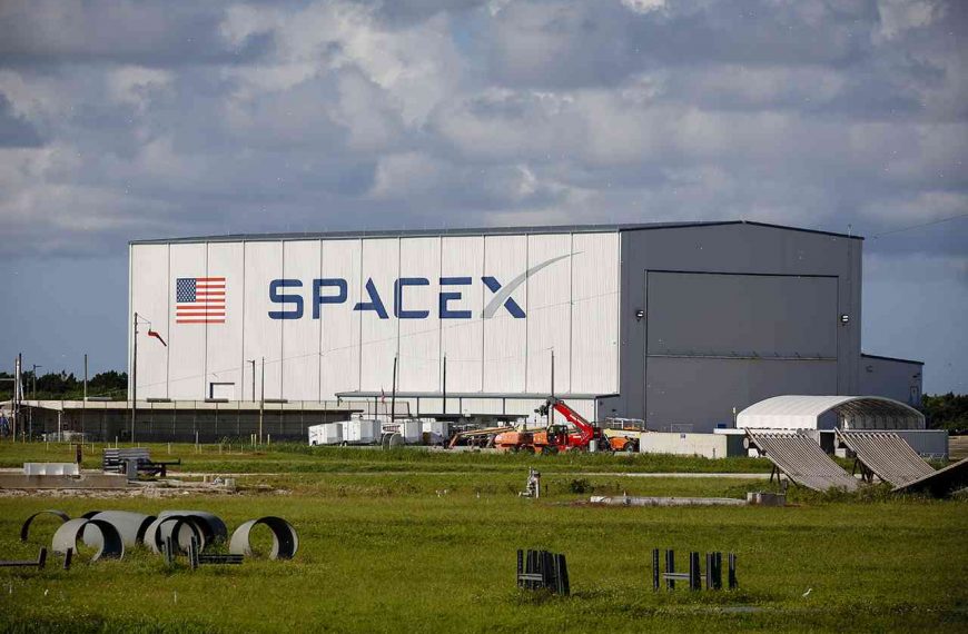 SpaceX capsule safely lands near Keflavik airport in Iceland